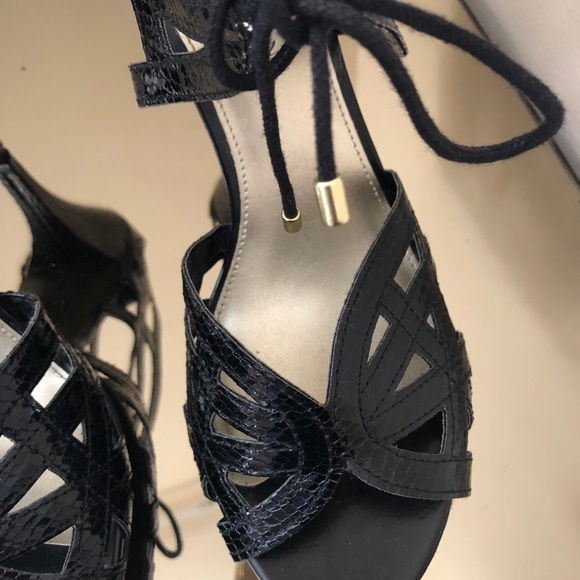 CHRISTIAN SIRIANO Black Lace Up Heels. 8.5 - Picture 6 of 7